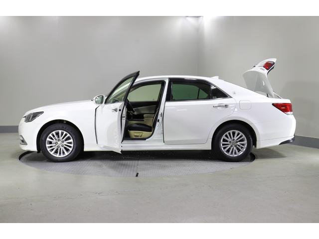 クラウン ロイヤルサルーンＧ　ｉ－Ｆｏｕｒ　４ＷＤ　純正ナビ　フルセグ　バックカメラ　ＥＴＣ　横滑り防止　オートハイビーム　クルコン　ＢＳＭ　シートメモリー　ヒーターミラー　全席レザーシートカバー　純正アルミホイール（19枚目）