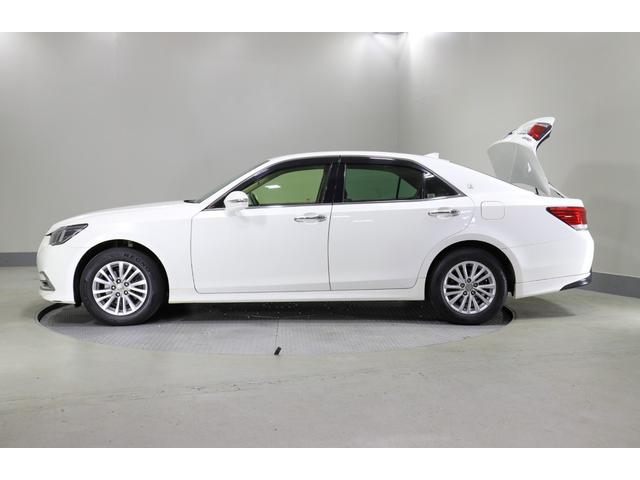 クラウン ロイヤルサルーンＧ　ｉ－Ｆｏｕｒ　４ＷＤ　純正ナビ　フルセグ　バックカメラ　ＥＴＣ　横滑り防止　オートハイビーム　クルコン　ＢＳＭ　シートメモリー　ヒーターミラー　全席レザーシートカバー　純正アルミホイール（20枚目）