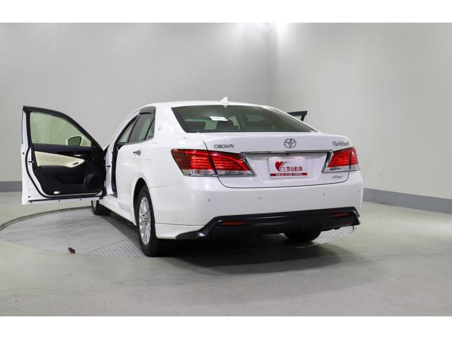 クラウン ロイヤルサルーンＧ　ｉ－Ｆｏｕｒ　４ＷＤ　純正ナビ　フルセグ　バックカメラ　ＥＴＣ　横滑り防止　オートハイビーム　クルコン　ＢＳＭ　シートメモリー　ヒーターミラー　全席レザーシートカバー　純正アルミホイール（23枚目）