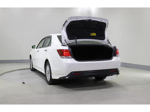 クラウン ロイヤルサルーンＧ　ｉ－Ｆｏｕｒ　４ＷＤ　純正ナビ　フルセグ　バックカメラ　ＥＴＣ　横滑り防止　オートハイビーム　クルコン　ＢＳＭ　シートメモリー　ヒーターミラー　全席レザーシートカバー　純正アルミホイール（27枚目）