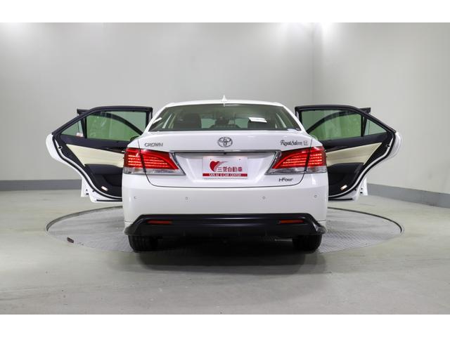 クラウン ロイヤルサルーンＧ　ｉ－Ｆｏｕｒ　４ＷＤ　純正ナビ　フルセグ　バックカメラ　ＥＴＣ　横滑り防止　オートハイビーム　クルコン　ＢＳＭ　シートメモリー　ヒーターミラー　全席レザーシートカバー　純正アルミホイール（31枚目）
