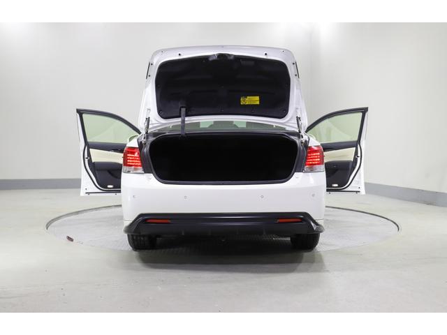 クラウン ロイヤルサルーンＧ　ｉ－Ｆｏｕｒ　４ＷＤ　純正ナビ　フルセグ　バックカメラ　ＥＴＣ　横滑り防止　オートハイビーム　クルコン　ＢＳＭ　シートメモリー　ヒーターミラー　全席レザーシートカバー　純正アルミホイール（33枚目）