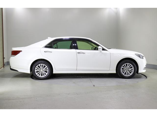 クラウン ロイヤルサルーンＧ　ｉ－Ｆｏｕｒ　４ＷＤ　純正ナビ　フルセグ　バックカメラ　ＥＴＣ　横滑り防止　オートハイビーム　クルコン　ＢＳＭ　シートメモリー　ヒーターミラー　全席レザーシートカバー　純正アルミホイール（42枚目）