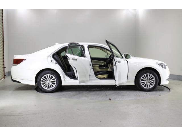 クラウン ロイヤルサルーンＧ　ｉ－Ｆｏｕｒ　４ＷＤ　純正ナビ　フルセグ　バックカメラ　ＥＴＣ　横滑り防止　オートハイビーム　クルコン　ＢＳＭ　シートメモリー　ヒーターミラー　全席レザーシートカバー　純正アルミホイール（44枚目）