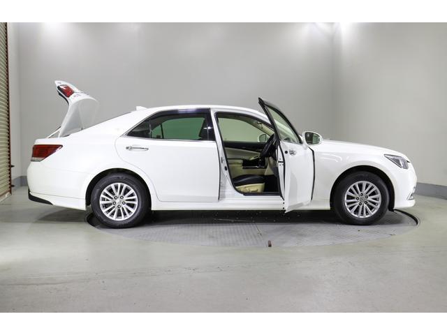 クラウン ロイヤルサルーンＧ　ｉ－Ｆｏｕｒ　４ＷＤ　純正ナビ　フルセグ　バックカメラ　ＥＴＣ　横滑り防止　オートハイビーム　クルコン　ＢＳＭ　シートメモリー　ヒーターミラー　全席レザーシートカバー　純正アルミホイール（46枚目）