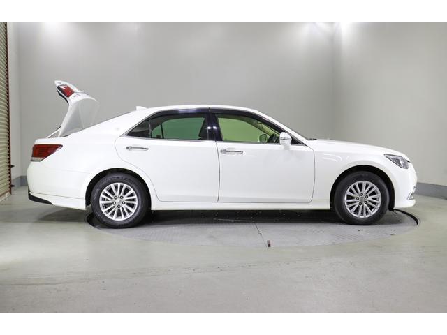 クラウン ロイヤルサルーンＧ　ｉ－Ｆｏｕｒ　４ＷＤ　純正ナビ　フルセグ　バックカメラ　ＥＴＣ　横滑り防止　オートハイビーム　クルコン　ＢＳＭ　シートメモリー　ヒーターミラー　全席レザーシートカバー　純正アルミホイール（47枚目）