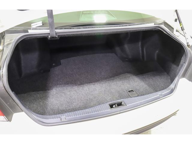 クラウン ロイヤルサルーンＧ　ｉ－Ｆｏｕｒ　４ＷＤ　純正ナビ　フルセグ　バックカメラ　ＥＴＣ　横滑り防止　オートハイビーム　クルコン　ＢＳＭ　シートメモリー　ヒーターミラー　全席レザーシートカバー　純正アルミホイール（55枚目）