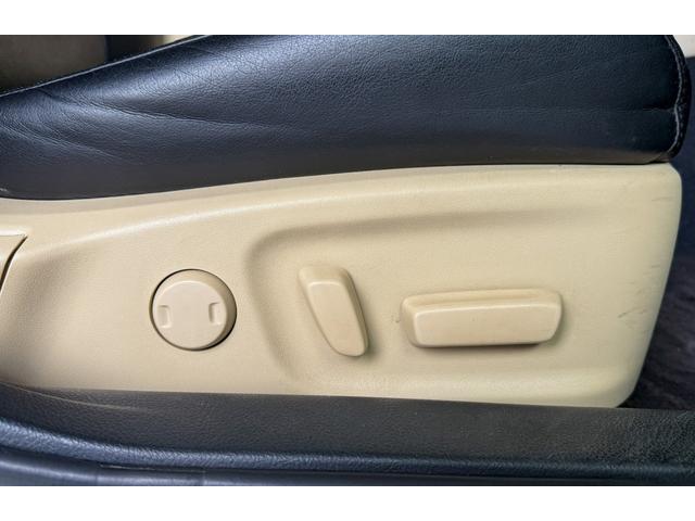 クラウン ロイヤルサルーンＧ　ｉ－Ｆｏｕｒ　４ＷＤ　純正ナビ　フルセグ　バックカメラ　ＥＴＣ　横滑り防止　オートハイビーム　クルコン　ＢＳＭ　シートメモリー　ヒーターミラー　全席レザーシートカバー　純正アルミホイール（58枚目）