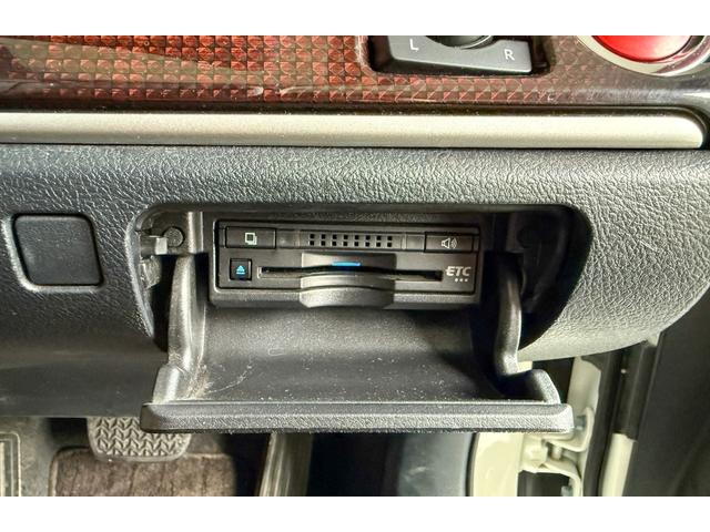 クラウン ロイヤルサルーンＧ　ｉ－Ｆｏｕｒ　４ＷＤ　純正ナビ　フルセグ　バックカメラ　ＥＴＣ　横滑り防止　オートハイビーム　クルコン　ＢＳＭ　シートメモリー　ヒーターミラー　全席レザーシートカバー　純正アルミホイール（61枚目）