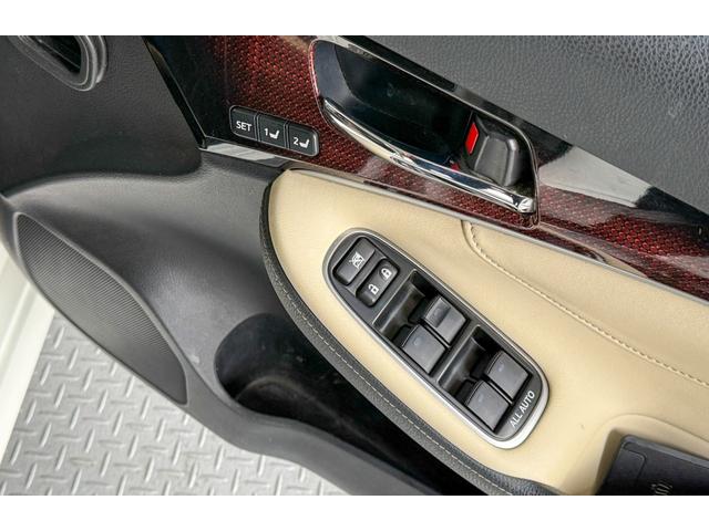 クラウン ロイヤルサルーンＧ　ｉ－Ｆｏｕｒ　４ＷＤ　純正ナビ　フルセグ　バックカメラ　ＥＴＣ　横滑り防止　オートハイビーム　クルコン　ＢＳＭ　シートメモリー　ヒーターミラー　全席レザーシートカバー　純正アルミホイール（63枚目）