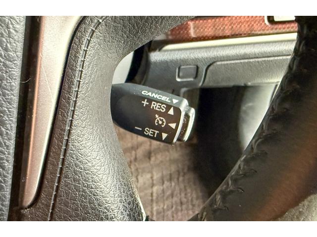 クラウン ロイヤルサルーンＧ　ｉ－Ｆｏｕｒ　４ＷＤ　純正ナビ　フルセグ　バックカメラ　ＥＴＣ　横滑り防止　オートハイビーム　クルコン　ＢＳＭ　シートメモリー　ヒーターミラー　全席レザーシートカバー　純正アルミホイール（64枚目）