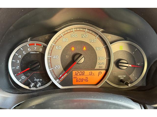 ヴィッツ U 純正ナビ Bカメラ ETC 衝突軽減サポート レーンアシスト ワイパーデアイサー 切替4WD シートH オートハイビーム LEDオートライト 社外ドラレコ前後 社外エンスタ(66枚目)