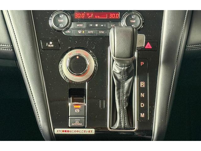 �V�t�g���o�[���u���[�L�z�[���h���ځ��M���҂��Ȃǂł̒�~���ɁA�u���[�L�y�_�����瑫�𗣂��Ă���~��Ԃ��ێ���������@�\�ł���