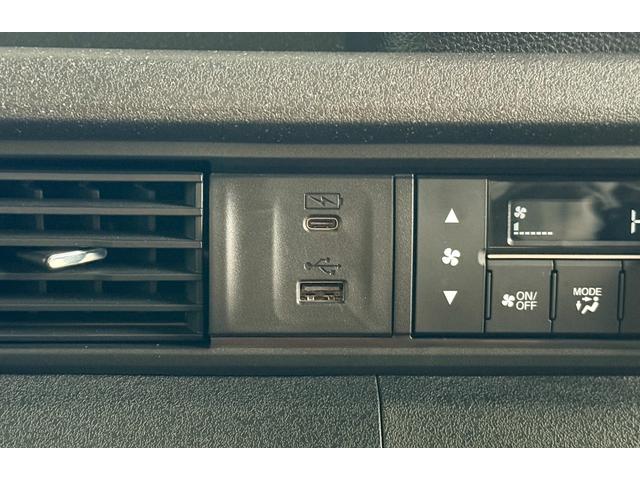 Ｎ－ＢＯＸカスタム ベースグレード　４ＷＤ　レンタアップ　純正ナビ　Ｂカメラ　ＥＴＣ　片側パワスラ　衝突軽減サポート　Ｉストップ　シートＨ　Ｈミラー　ブレーキＨ　クルコン　コーナーセンサー　レーンアシスト　夏・冬タイヤ　純正ＡＷ（56枚目）