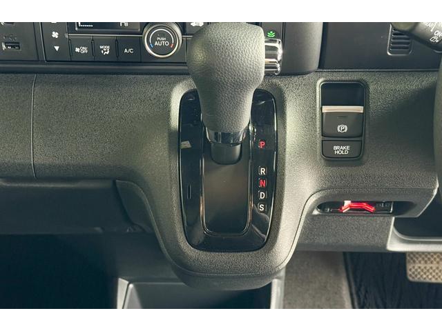 Ｎ－ＢＯＸカスタム ベースグレード　４ＷＤ　レンタアップ　純正ナビ　Ｂカメラ　ＥＴＣ　片側パワスラ　衝突軽減サポート　Ｉストップ　シートＨ　Ｈミラー　ブレーキＨ　クルコン　コーナーセンサー　レーンアシスト　夏・冬タイヤ　純正ＡＷ（60枚目）