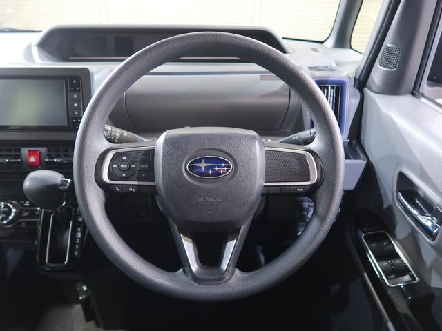 操作がしやすい、丸型シェイプの3本スポークステアリング!