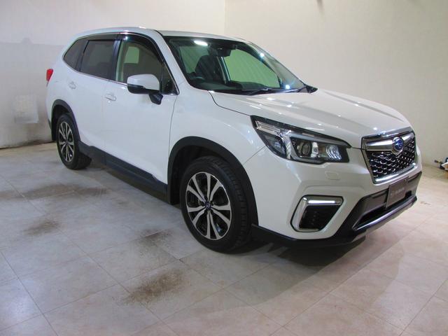 フォレスター Ｐｒｅｍｉｕｍ　ＥｙｅＳｉｇｈｔ搭載車　アイサイトＶｅｒ．３搭載車／Ｘ－ＭＯＤＥ搭載車／８型ビルトインナビ／シートヒーター／Ｆ・Ｓ・Ｒカメラ／ＥＴＣ２．０／パワーシート／スマートリヤビューミラー純正１８インチＡＷ／夏・冬タイヤ付（8枚目）