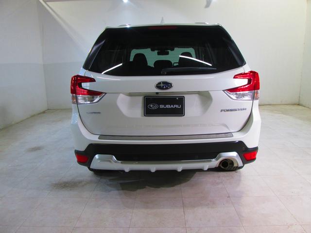 フォレスター Ｐｒｅｍｉｕｍ　ＥｙｅＳｉｇｈｔ搭載車　アイサイトＶｅｒ．３搭載車／Ｘ－ＭＯＤＥ搭載車／８型ビルトインナビ／シートヒーター／Ｆ・Ｓ・Ｒカメラ／ＥＴＣ２．０／パワーシート／スマートリヤビューミラー純正１８インチＡＷ／夏・冬タイヤ付（19枚目）