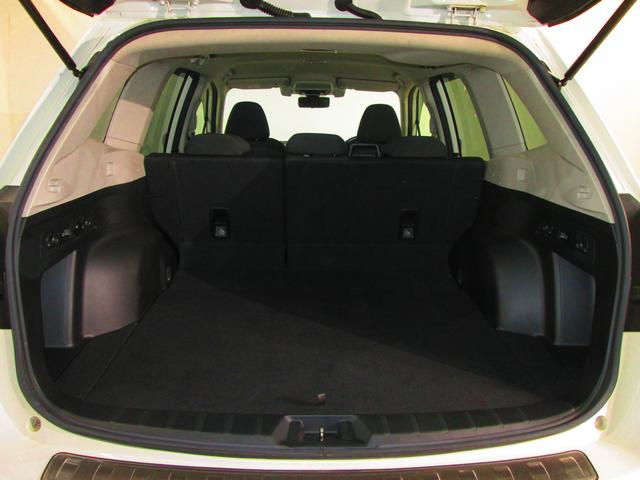 フォレスター Ｐｒｅｍｉｕｍ　ＥｙｅＳｉｇｈｔ搭載車　アイサイトＶｅｒ．３搭載車／Ｘ－ＭＯＤＥ搭載車／８型ビルトインナビ／シートヒーター／Ｆ・Ｓ・Ｒカメラ／ＥＴＣ２．０／パワーシート／スマートリヤビューミラー純正１８インチＡＷ／夏・冬タイヤ付（34枚目）