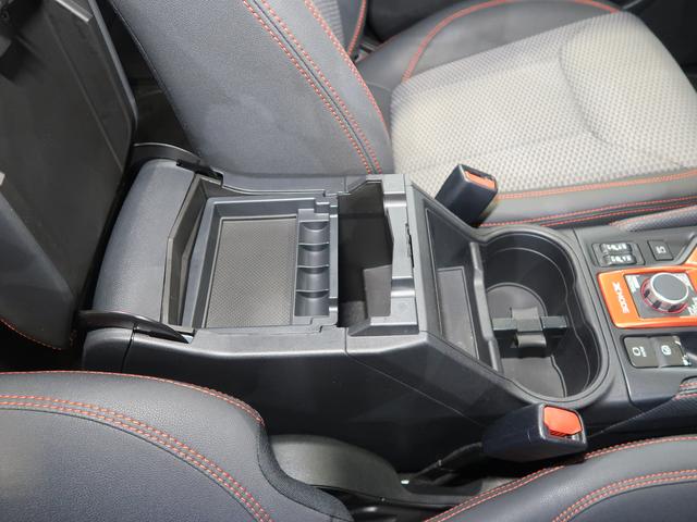 �W���J����ƃR�C���z���_�[�t���̃R���\�[���g���[������A���̉��Ɏ��[�X�y�[�X���������܂��B