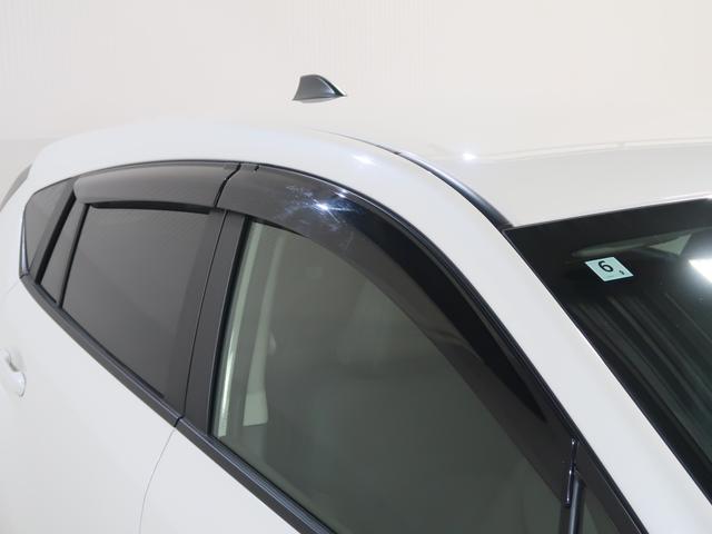 雨の日も安心！ドアバイザー付き。雨天時でもドアバイザーがあれば少し窓を開けていても、雨が吹き込まずに換気をすることが可能です。