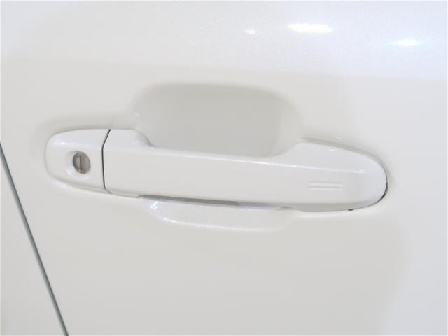 ドアハンドルに触れるだけで解錠・施錠ができるキーレスアクセス！アクセスキーを携帯して前席のドアハンドル内側に触れるだけで解錠、ドアハンドルのセンサーに触れるだけで施錠できます。