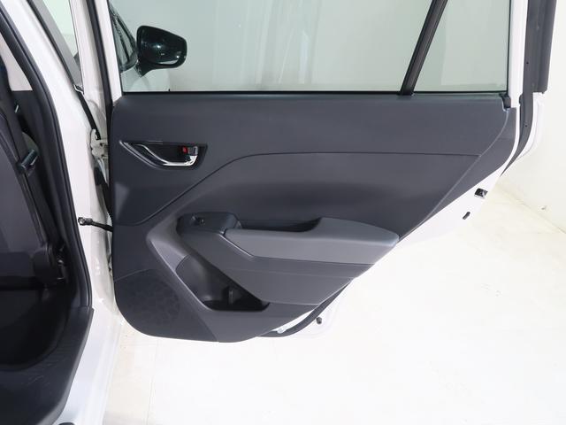 リヤドアにはペットボトルが入るドリンクホルダーが付いています。