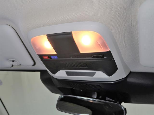 マップランプは左右の各スイッチで独立しての点灯はもちろん、ドアの開閉に連動して点灯させることが出来ます。