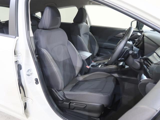 上半身の動きの土台となる骨盤を支えるシート構造を採用し、クルマが揺れても頭が揺れにくく、いつまでも疲れにくい快適な乗り心地をお届けします！