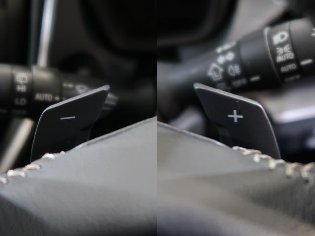 手元のシフト操作でＭＴのように加減速を操れるパドルシフト！Ｄレンジでの走行中、パドルを操作すると一時的にマニュアルモードに。指先だけで自由な変速を愉しめます。