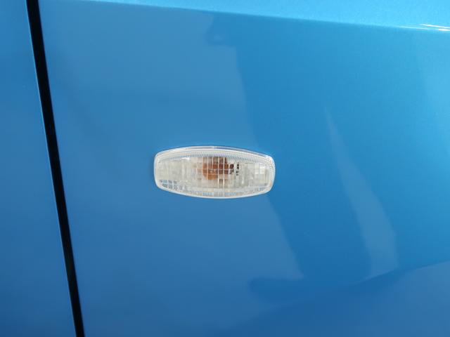 �T�C�h�E�C���J�[�̓N���A�����Y�^�C�v�ł��B