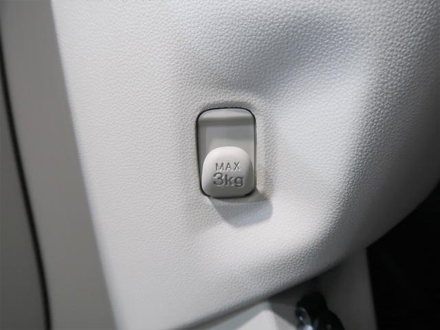 �O���[�u�{�b�N�X���ɂ̓��W�܂Ȃǂ��|����̂ɕ֗��ȃR���r�j�t�b�N����������Ă��܂��B