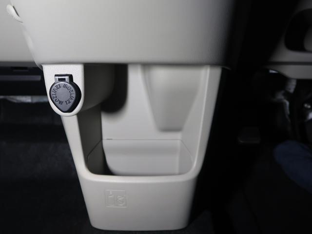 �G�A�R���p�l���̉��ɂ͓d���\�P�b�g�ƃC���p�l���A�|�P�b�g������܂��I