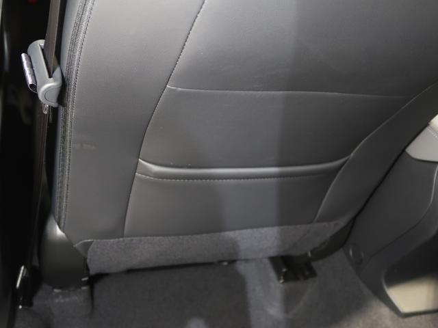 �t�����g�V�[�g�o�b�N�|�P�b�g�I�t�����g�V�[�g�̔w�ʂɂR�Ɏd�؂�ꂽ�|�P�b�g���̗p�B�{��G���͂������A�X�}�[�g�t�H����^�u���b�g�[���̏[�d���̒u����Ƃ��Ă��œK�ł��B