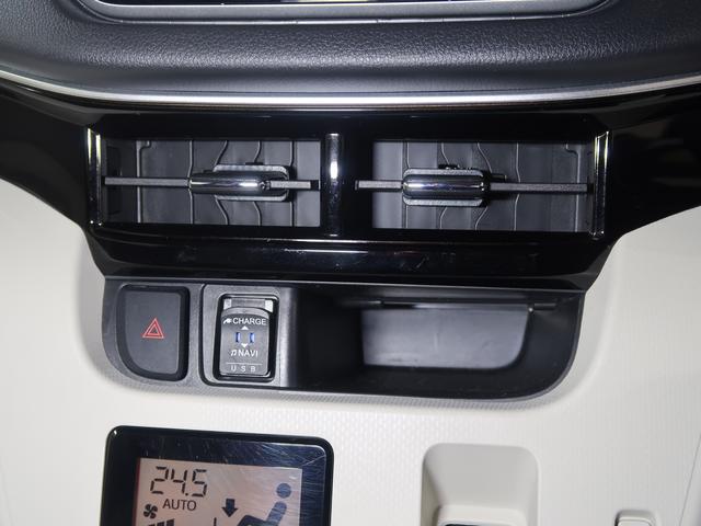 �I�[�f�B�I�p�l���̉��ɂ̓n�U�[�h�X�C�b�`�ƃC���p�l�Z���^�[�g���C���������܂��B