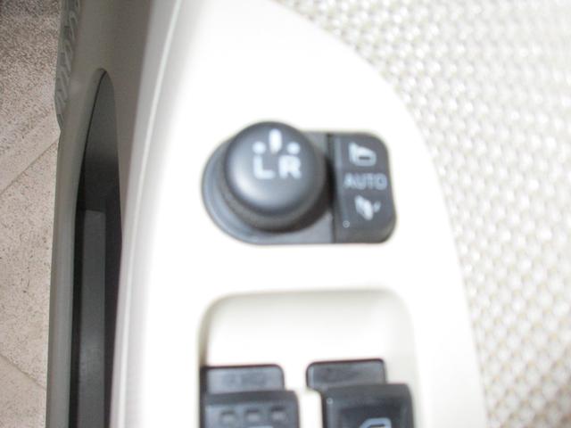 �h�A�~���[�̊i�[�E�����͂�����̃X�C�b�`�ōs���܂��B