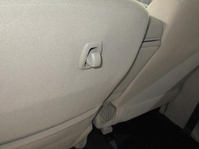 ����ȃV�[�g�o�b�N�ɂ͑ω׏d�R�����̎��[���̃t�b�N���t���Ă��܂��B