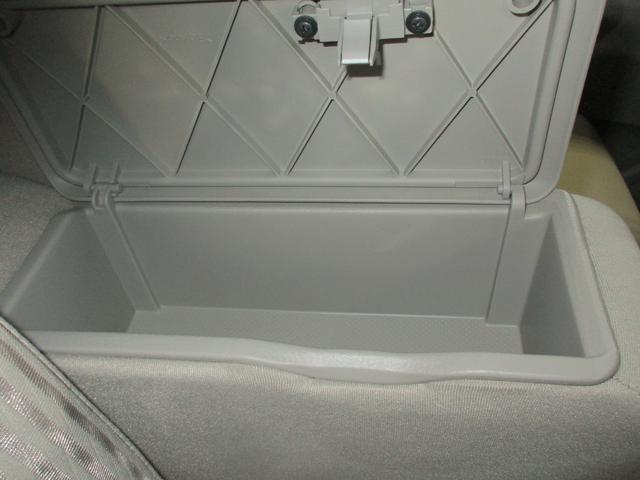 �W���J����Ǝ��[�{�b�N�X�ɂȂ��Ă��܂��B