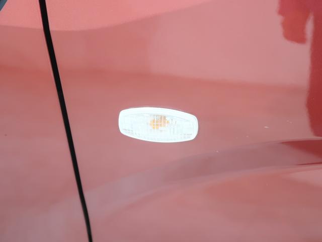 �N���A�����Y�ŃX�^�C���b�V���ȃT�C�h�E�C���J�[�͑傫�߂Ŏ��F���������ł��B