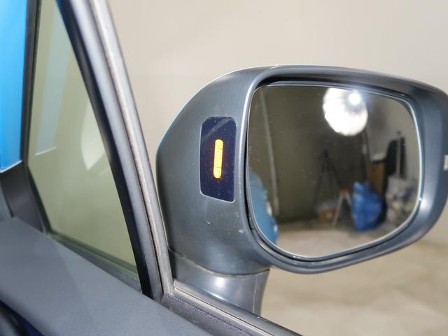 �ԑ̌㕔�ɓ������ꂽ�Z���T�[�ɂ���āA���Ԃ̌㑤������ڋ߂���ԗ������m�B�Փ˂̊댯������ƃV�X�e�������f�����ꍇ�A�h�A�~���[�����̂k�d�c�C���W�P�[�^�[��x�񉹂Ńh���C�o�[�ɒ��ӂ𑣂��܂��I�I