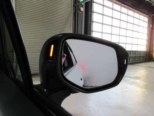 �X�o�������r�[�N���f�B�e�N�V�������ځI�h�A�~���[����͌����ɂ����ꏊ�ɂ���ԗ������m���āA�Ԑ��ύX���ɏՓ˂̊댯������ꍇ�ɂ̓h�A�~���[�����̂k�d�c�C���W�P�[�^�[��x�񉹂Œ��ӂ𑣂��Ă����@�\�ł��B