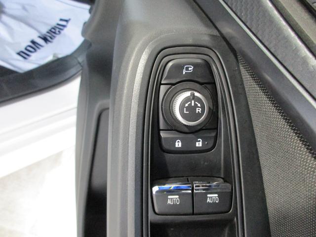 �^�]�Ȃ̃X�C�b�`����Ŏԑ̂ƕ��s�ɐ܂肽���ނ��Ƃ��ł���A�d���i�[�h�A�~���[�I