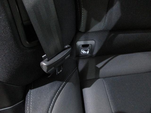 ��Ȃ̊O���Ȃɑ������ꂽ�A��p�̃��A�A���J���b�W�ƃg�b�v�e�U�[�A���J���b�W�ŌŒ肷��h�r�n�e�h�w�`���C���h�V�[�g���g�p���邱�Ƃ��ł��܂��B