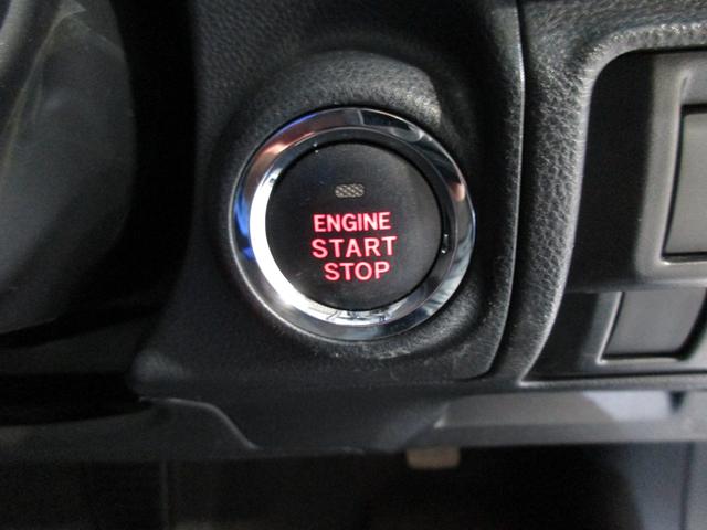 �{�^���ЂƂŃG���W���n�m�I�^�]�̖����������o����v�b�V���X�^�[�g�I�G���W���̎n���́A�u���[�L�y�_���𓥂݂Ȃ���v�b�V���X�C�b�`�ōs���܂��B