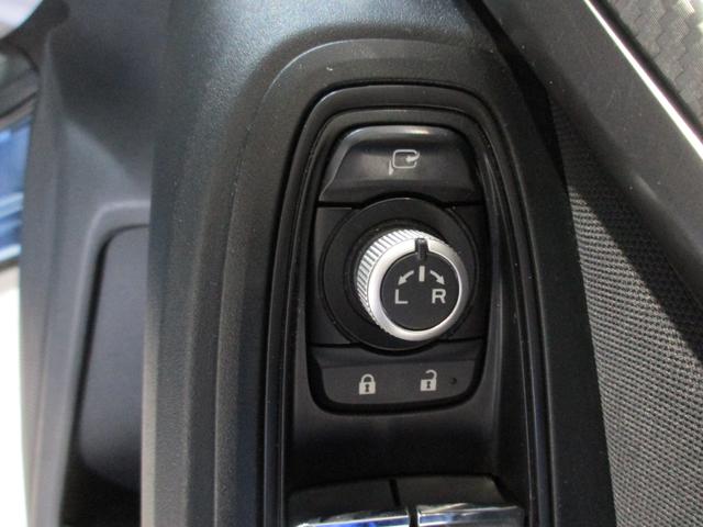 �h�A�~���[�̊i�[�ƒ����͂�����̃X�C�b�`�ōs���܂��B