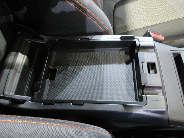 �W���J����ƁA�X�}�[�g�t�H�������[�d���Ă����̂ɍœK�ȃR�[�h���ʂ�����O�����Z���^�[�R���\�[���g���[������ŁA���[�X�y�[�X���������܂��B