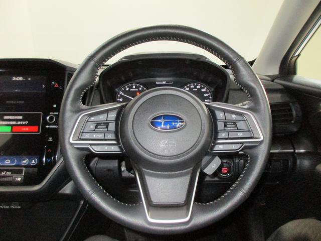 �X�C�b�`�ނ��@�\�I�ɔz�u���ꂽ�A�ی^�V�F�C�v�̂R�{�X�|�[�N�X�e�A�����O�I