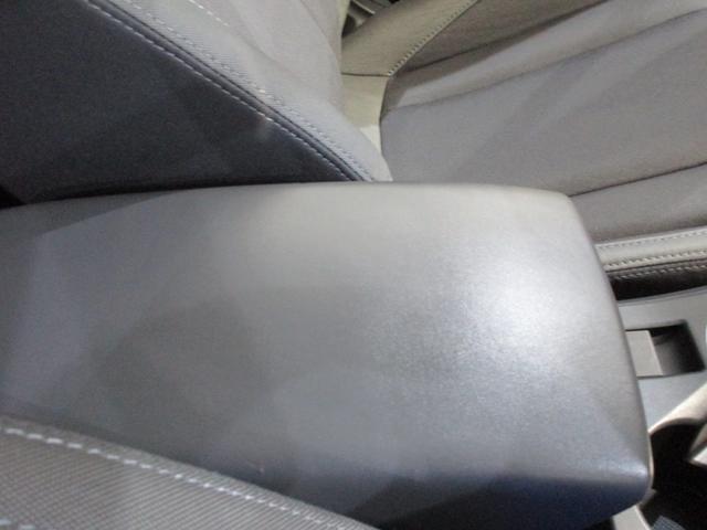 �W���J����Ə����g���[������A���̉��Ɏ��[�X�y�[�X���������܂��B