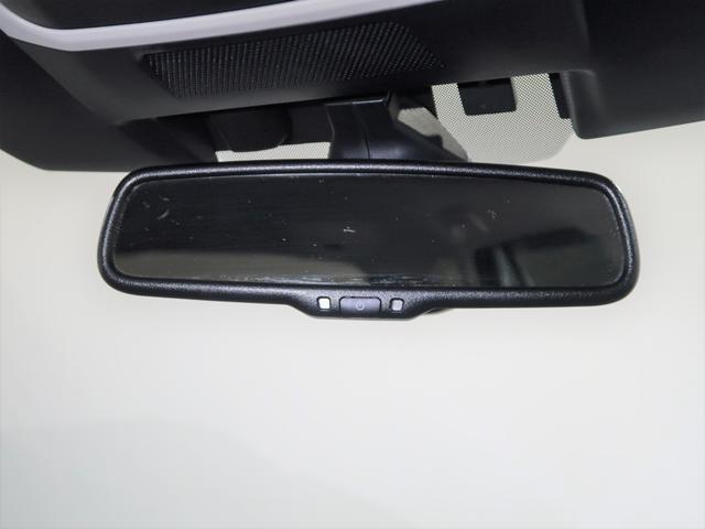 �����hῃ��[���~���[�I�㑱�Ԃ̃w�b�h�����v�̖��邳�ɉ����ċ��ʂ̔��˗��������I�ɒ������A�܂Ԃ�����ጸ���܂��B