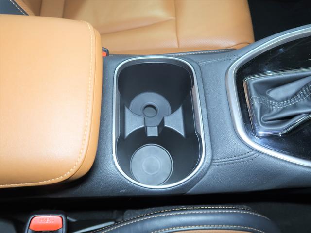 ����^�̃h�����N�z���_�[�ł��I�y�b�g�{�g���͂������A�ׂ��ʃR�[�q�[��J�b�v�̃R�[�q�[�Ȃǂ�u���Ă��ӊO�ƈ��芴������܂��B